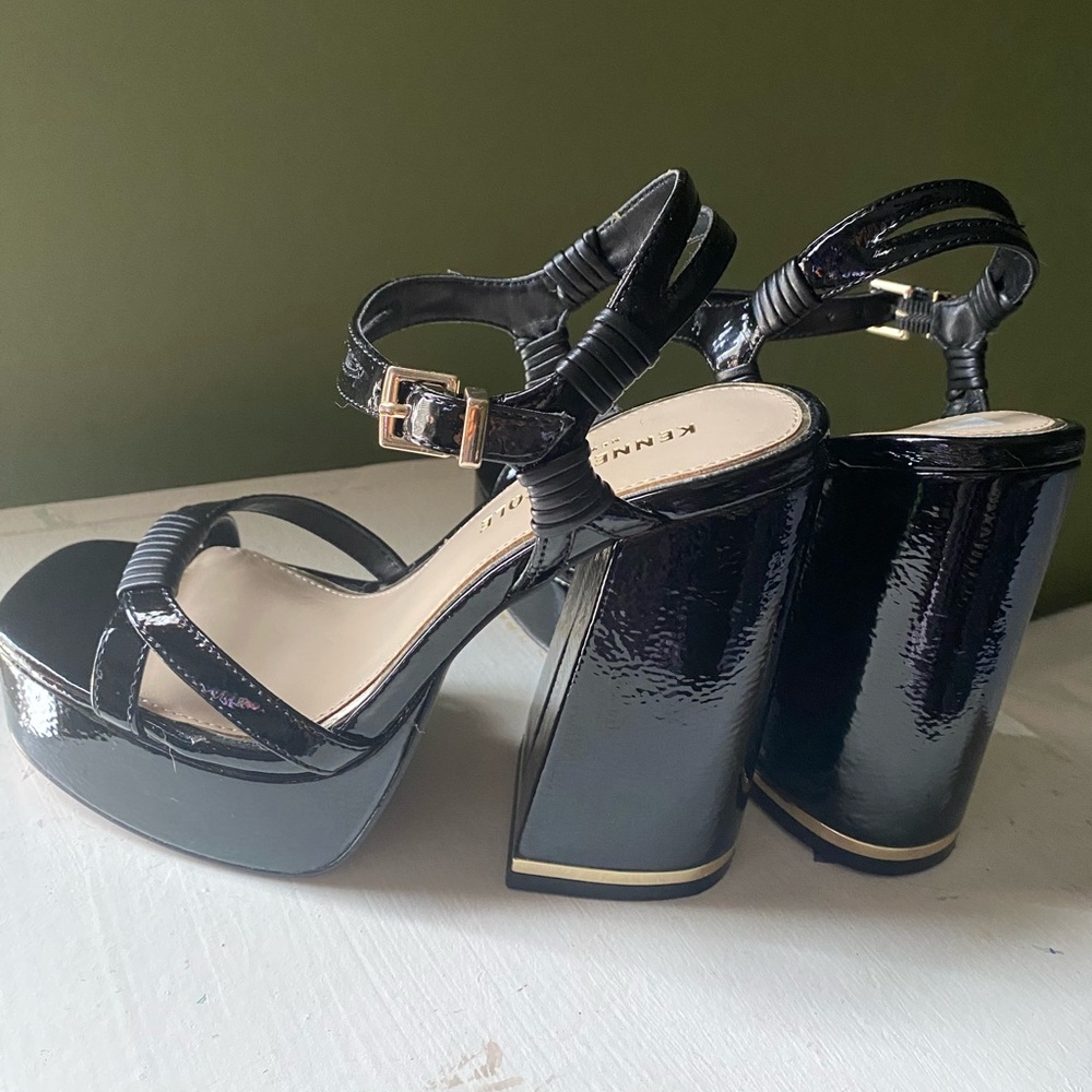 Kenneth Cole Black Gold Accent Patent Platform Sandals Heels